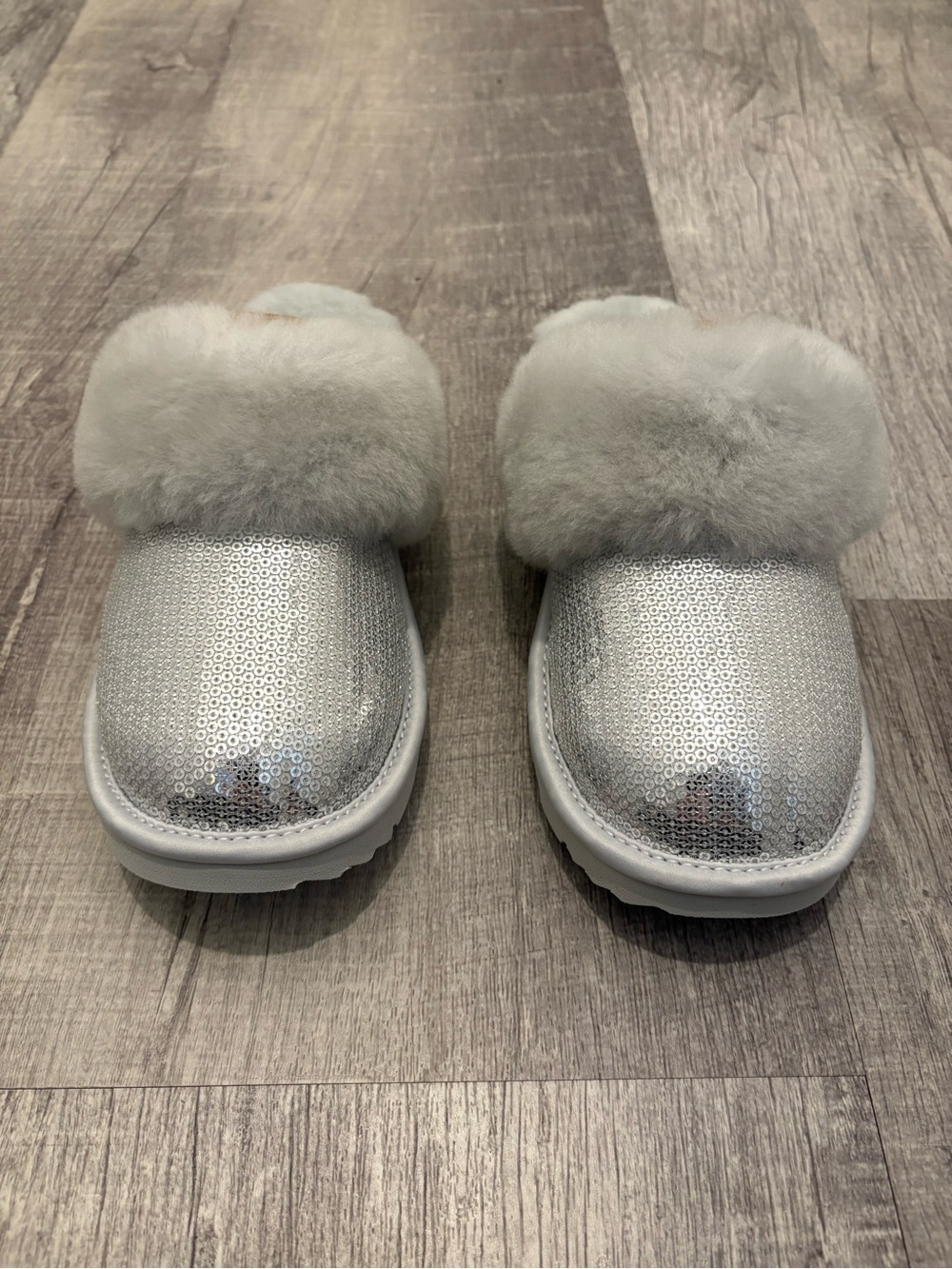 UGG Silver Sequin Platform Slippers Women’s Size 6 Disquette Style SugarSole